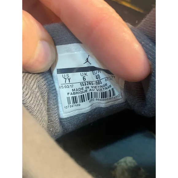 Youth men’s Air Jordan 12 Retro “Dark Grey”Sneakers Size 7Y or 7 men’s - Picture 5 of 12